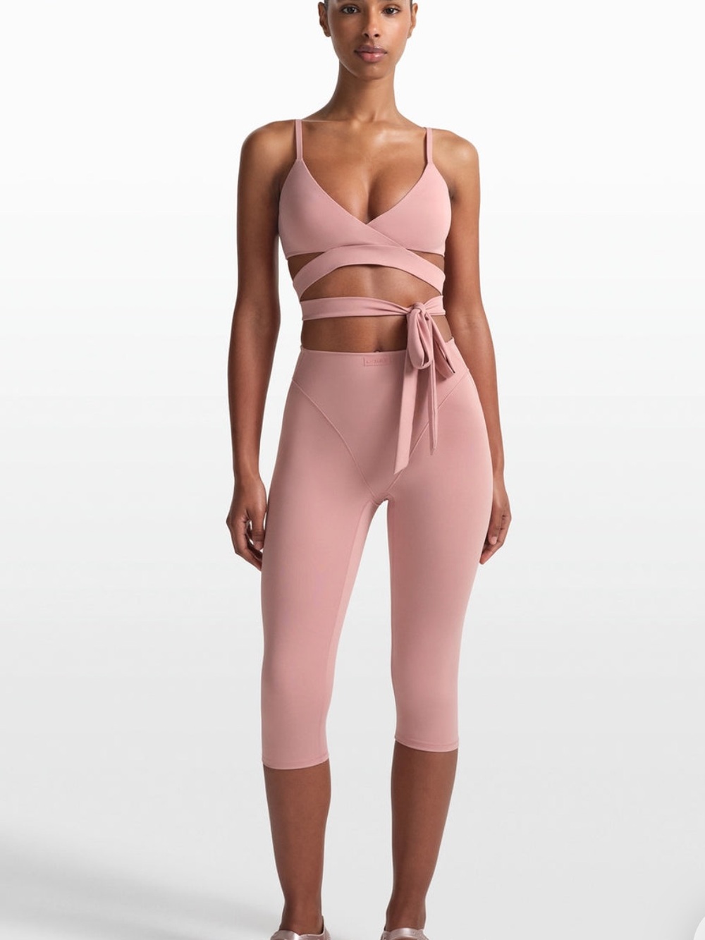 NikeSKIMS MATTE                                         17"V-Line Crop Legging